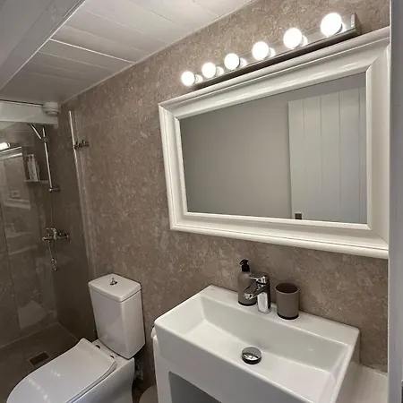 The House Of 8 Mykonos Apart Otel